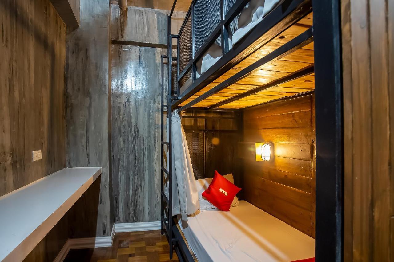Oyo 821 Connector Hostel Makati City Buitenkant foto