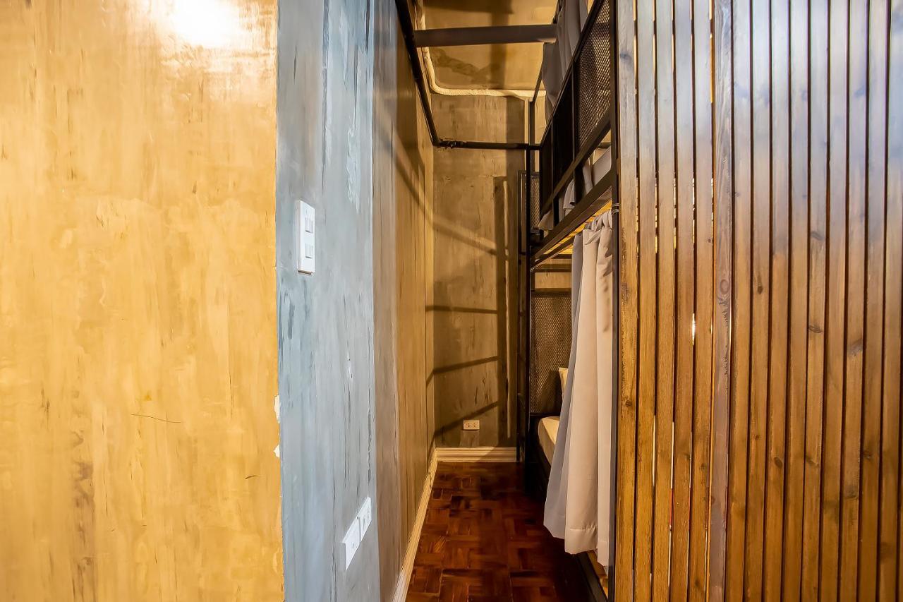 Oyo 821 Connector Hostel Makati City Buitenkant foto