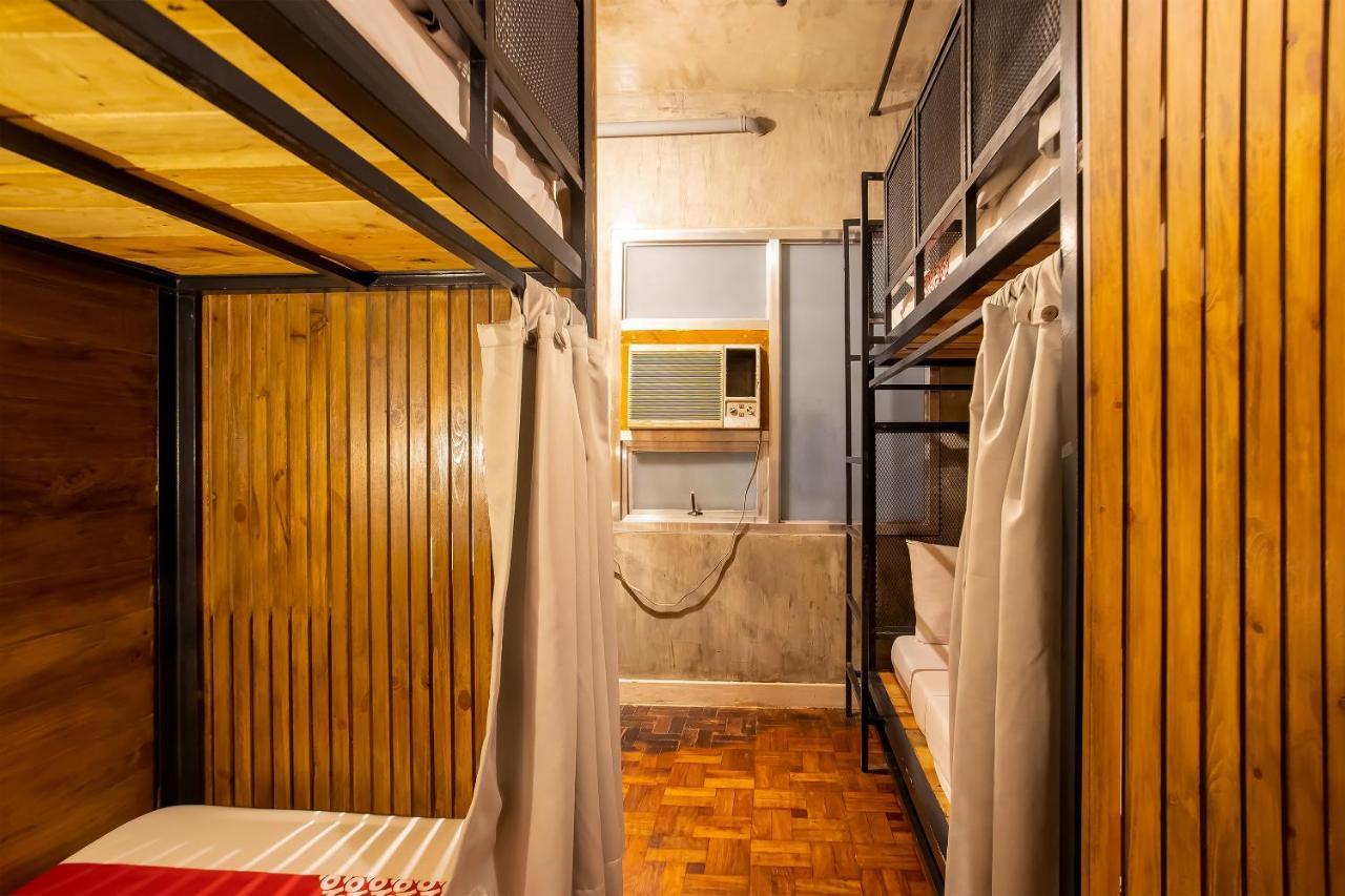 Oyo 821 Connector Hostel Makati City Buitenkant foto