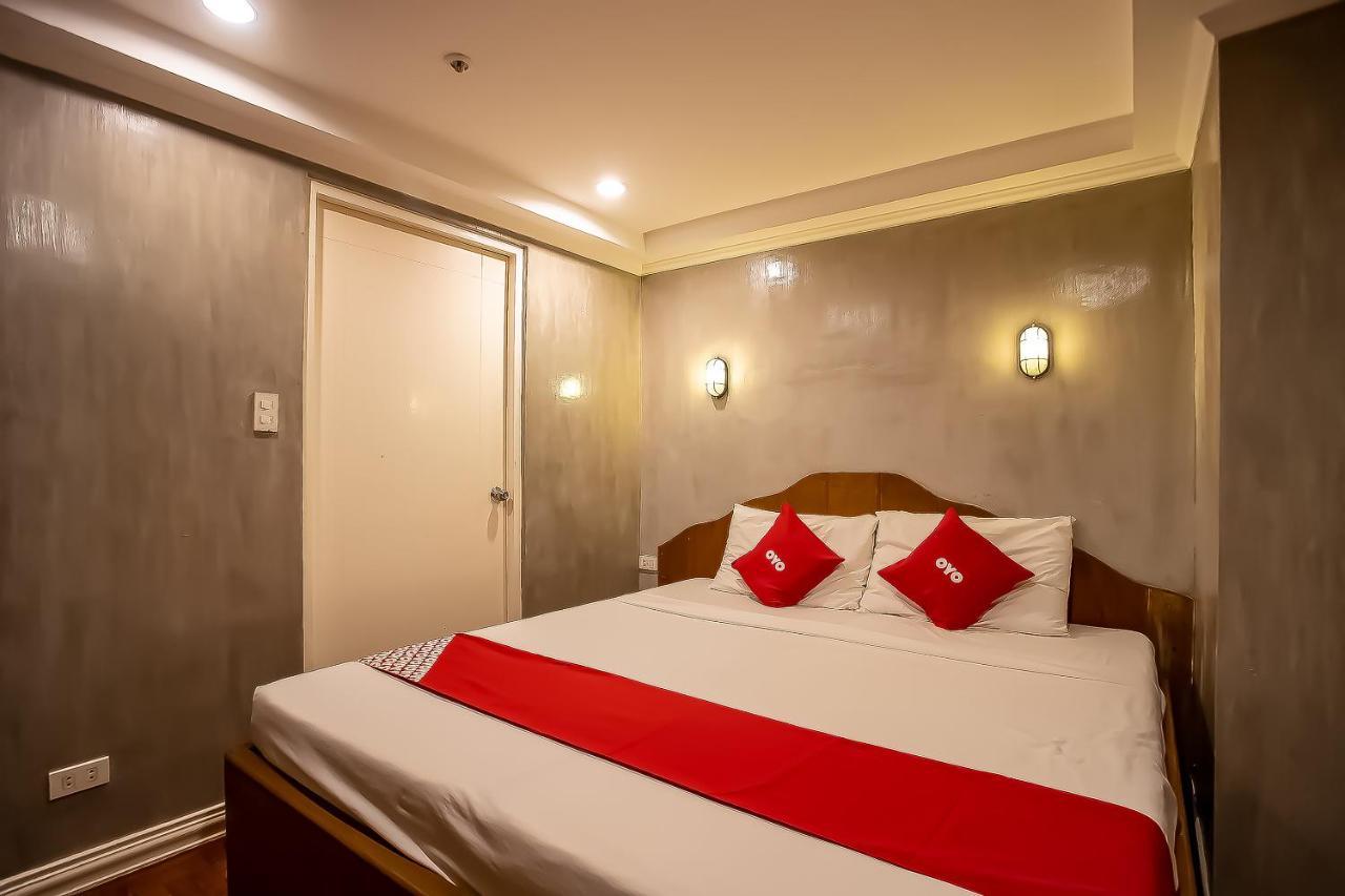 Oyo 821 Connector Hostel Makati City Buitenkant foto